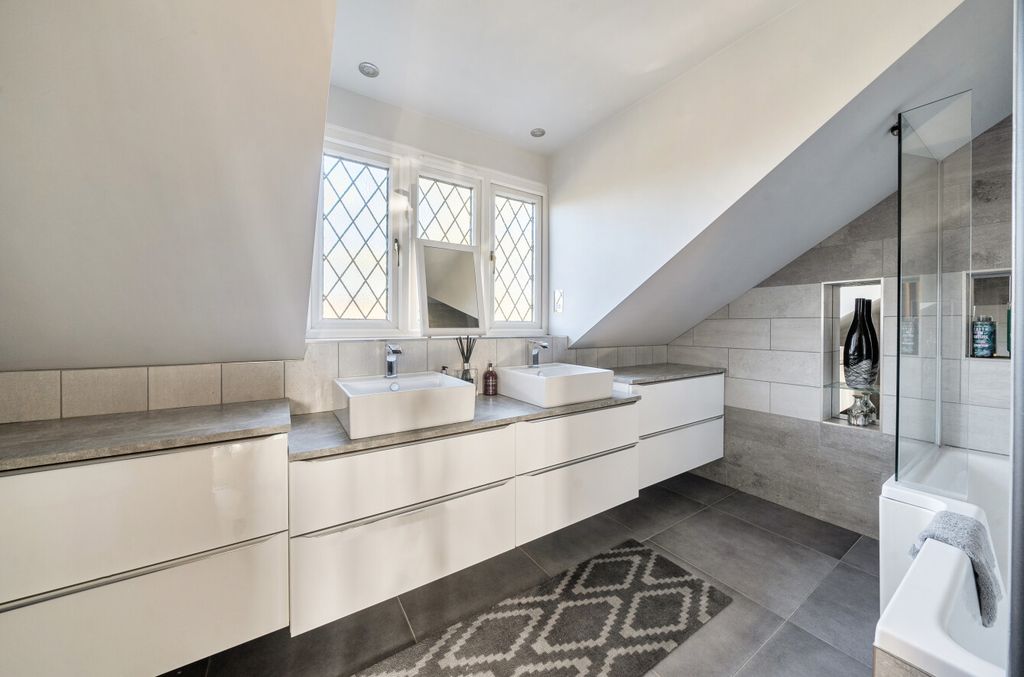 Property photo 3 of 18 1430111-6-69B97Ec...