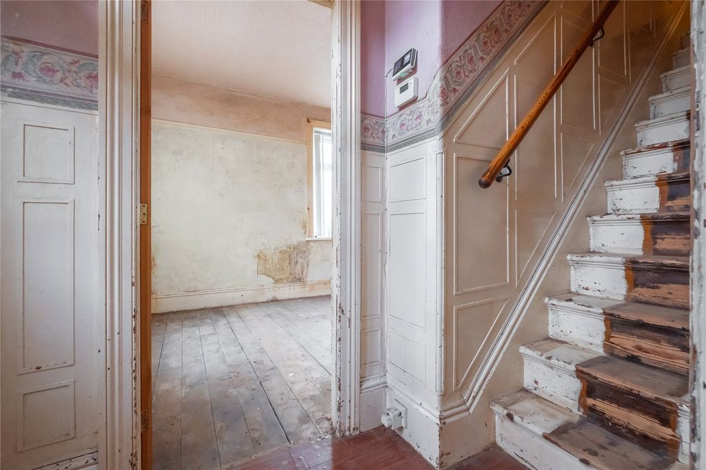 Property photo 3 of 19 Entrance Lobby