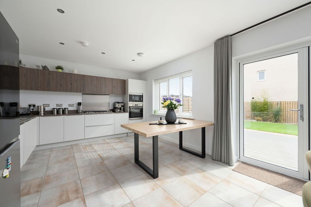 Additional image 9 of 5 bed detached house for saleMaggies Crescent, Larbert FK5