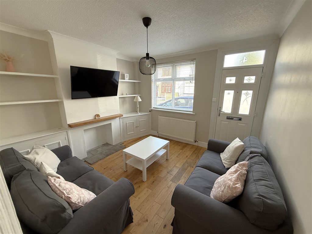 Property photo 3 of 15 Living Room B.Jpg