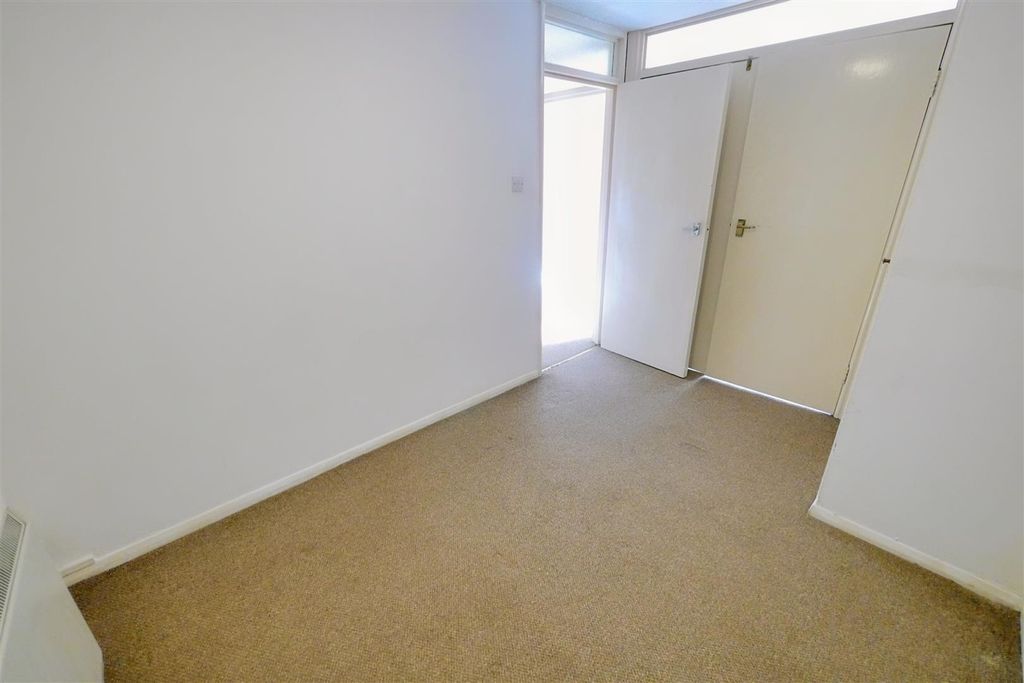 Property photo 3 of 5 Bedroom