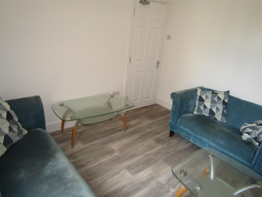 Property photo 3 of 9 56 Priory L.Jpg