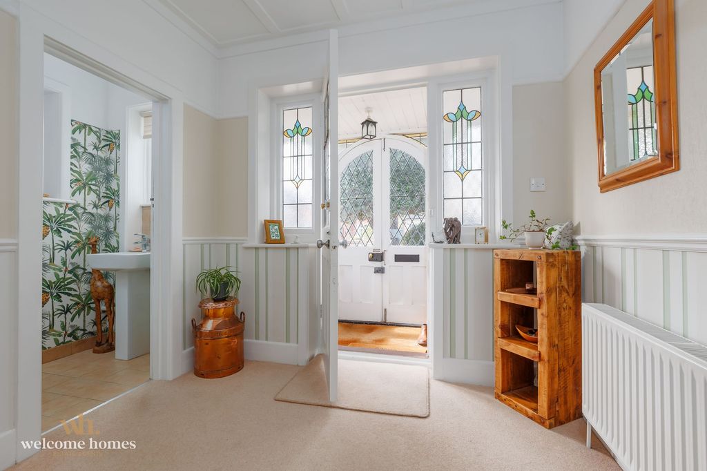 Property photo 2 of 25