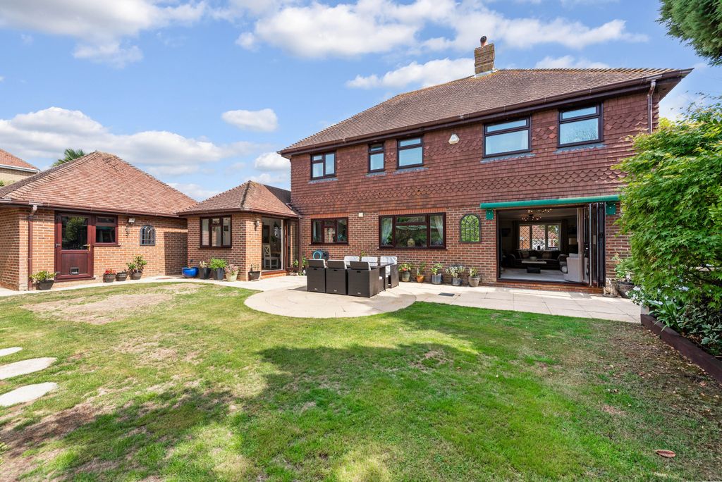 Property photo 2 of 32