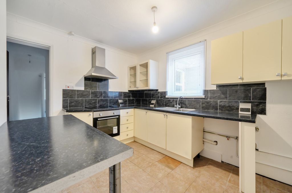 Property photo 2 of 9 Kitchen