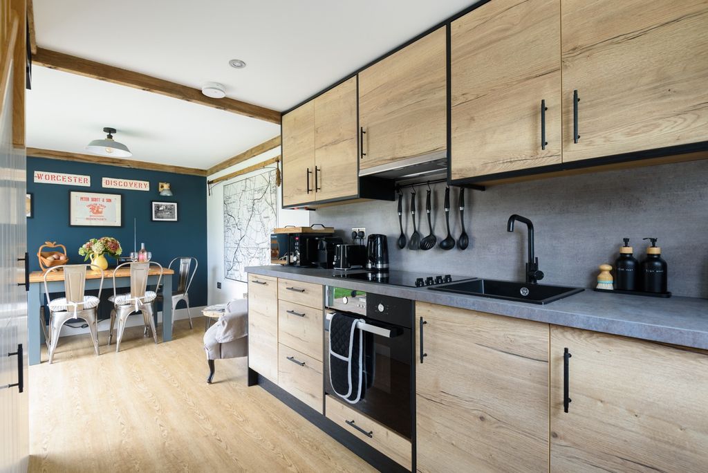 Property photo 3 of 22 4620773