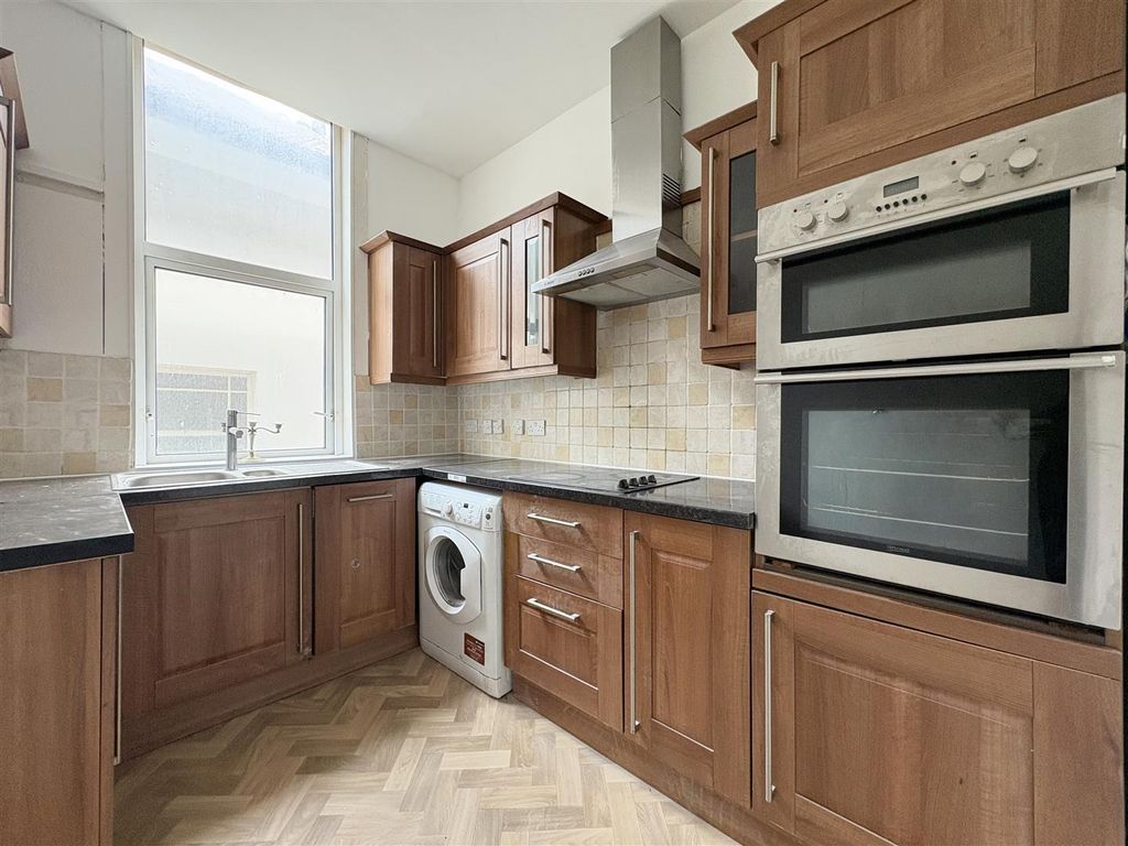 Property photo 2 of 27 Kitchen