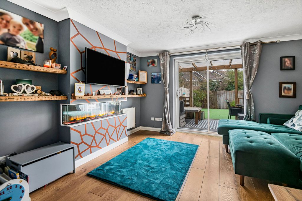 Property photo 2 of 11