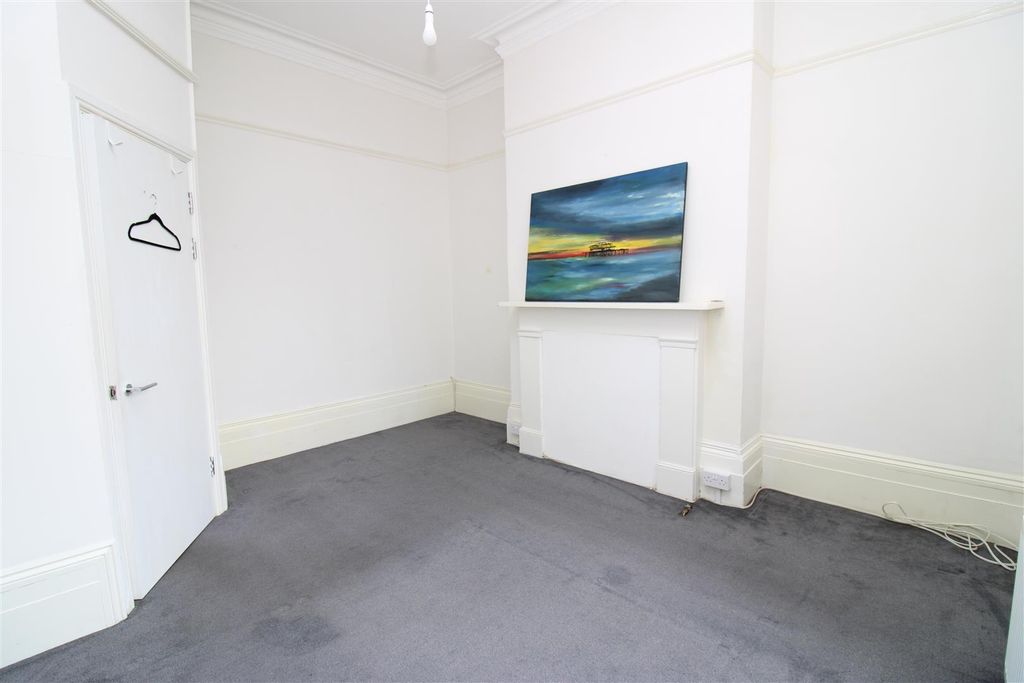 Property photo 3 of 6 Bedroom 1