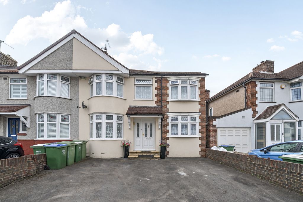 Property photo 1 of 21 External