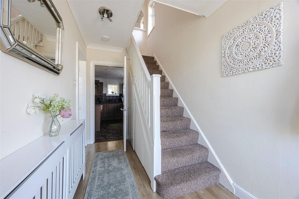 Property photo 3 of 18 Entrance