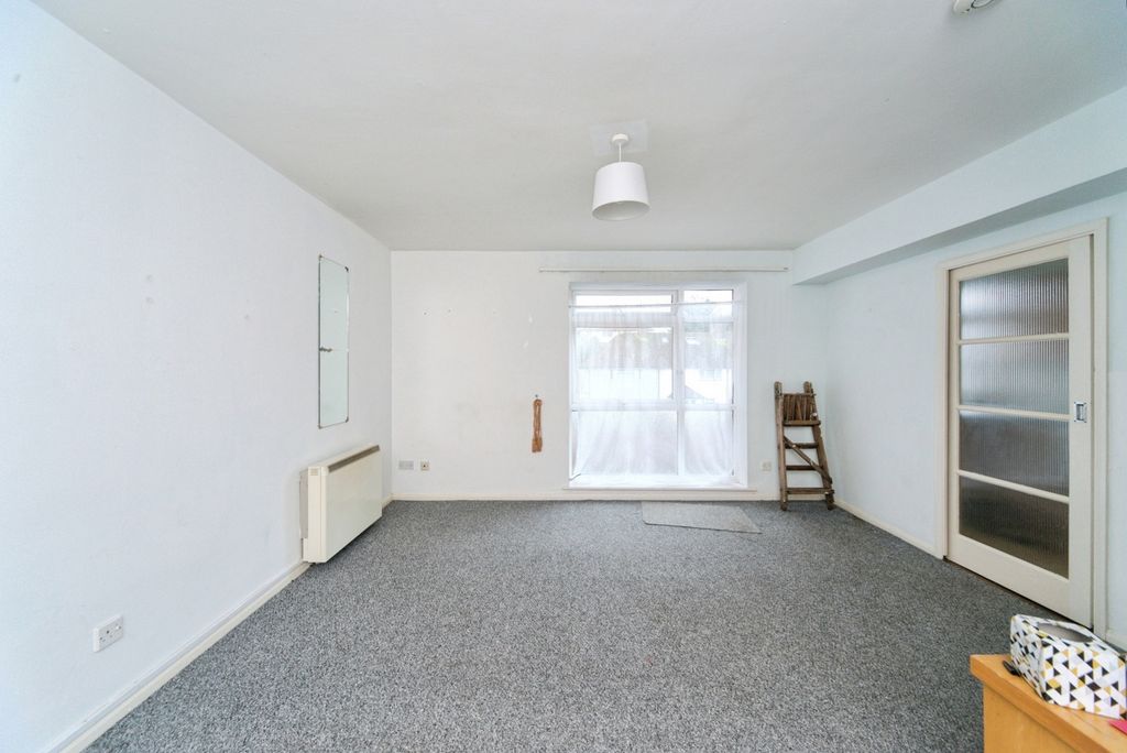 Property photo 2 of 10 Pbox-Img.Jpg