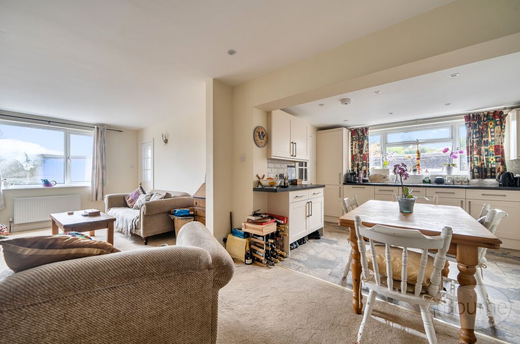 Property photo 2 of 19 Fe3E79Fe-A3c2-47A...