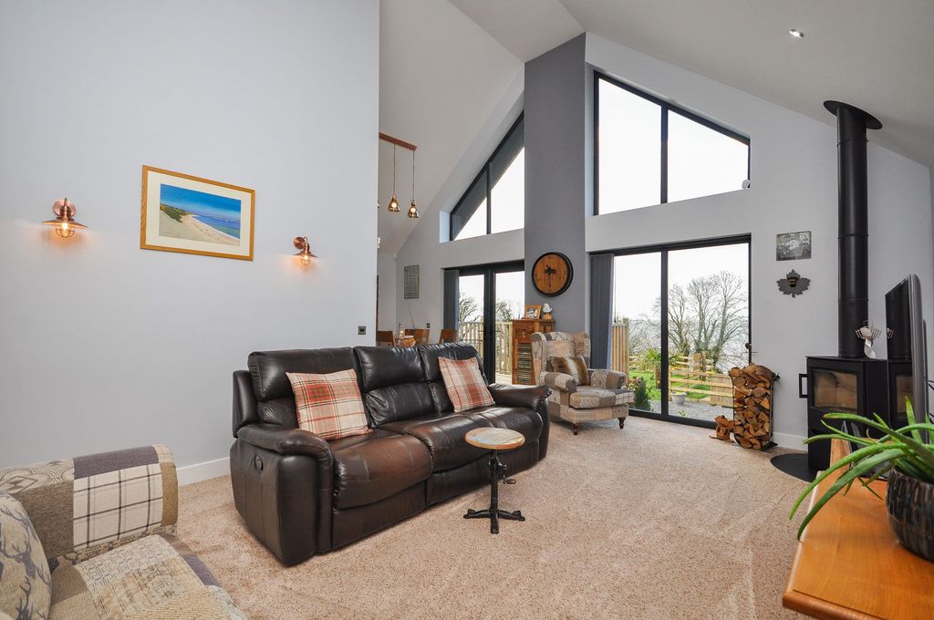 Property photo 2 of 37