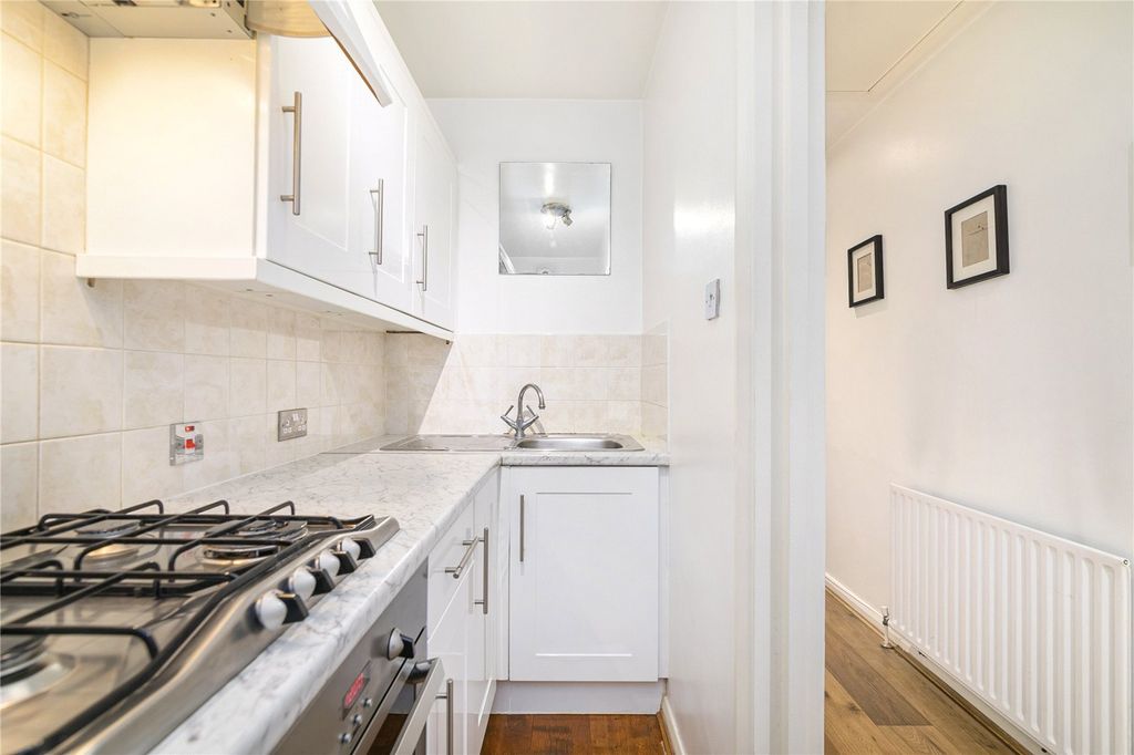 Property photo 3 of 18 Kitchen