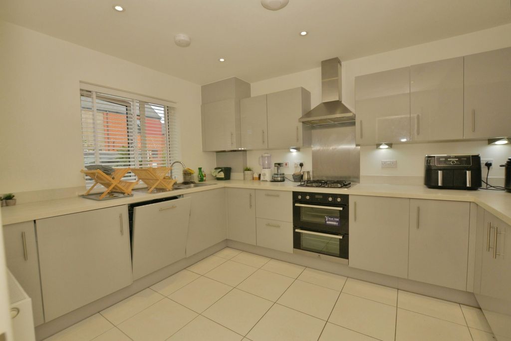 Property photo 2 of 15 Kitchen