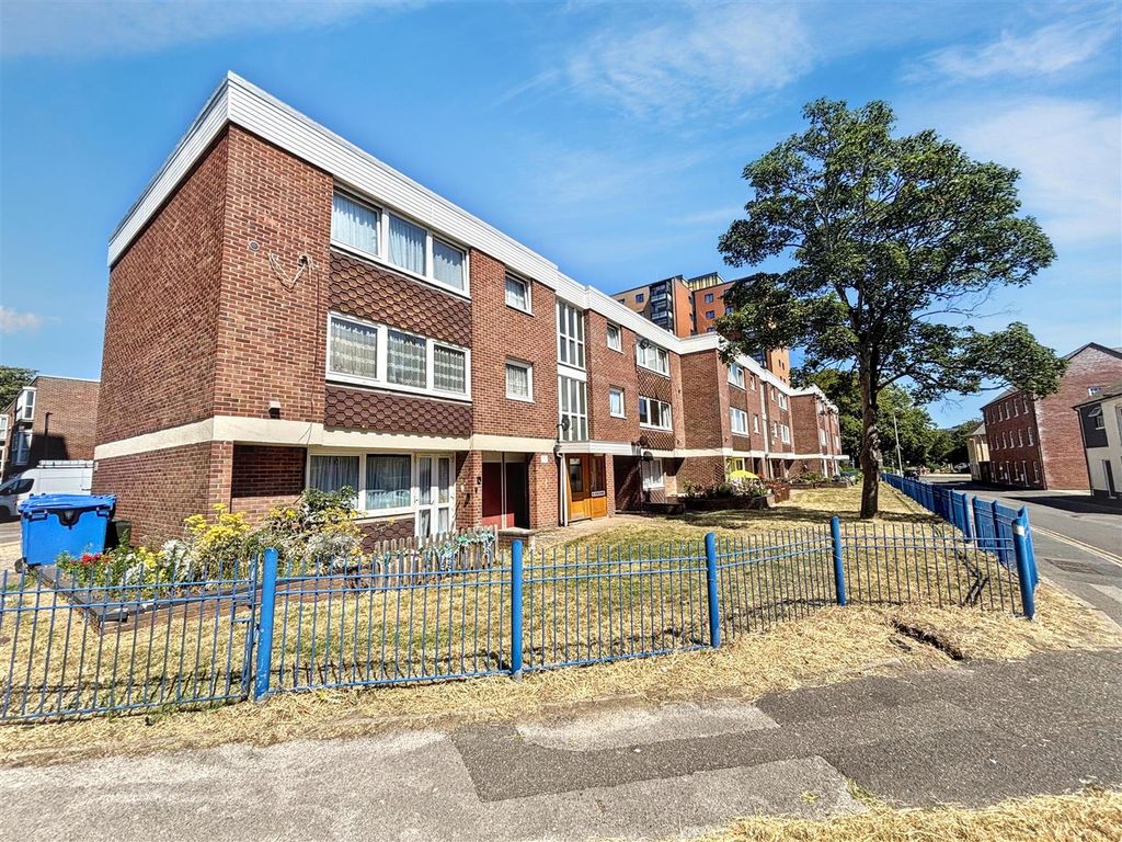 Property photo 1 of 11