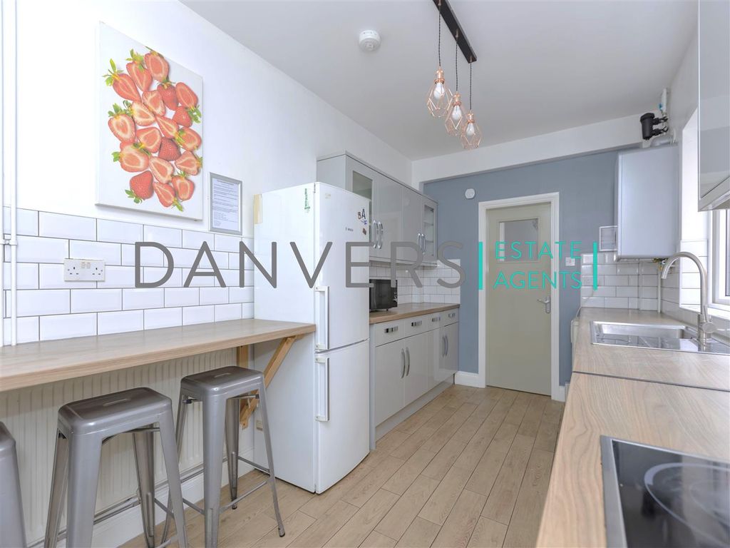 Property photo 2 of 5 27 Paton St Marketing Shots 9.Jpg