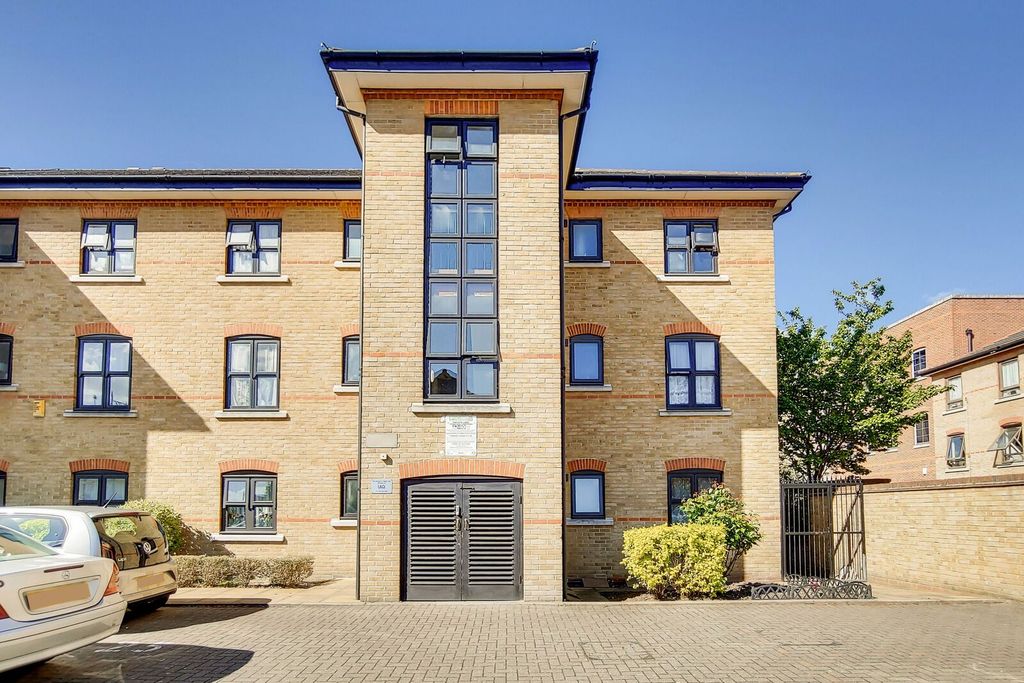Property photo 2 of 11