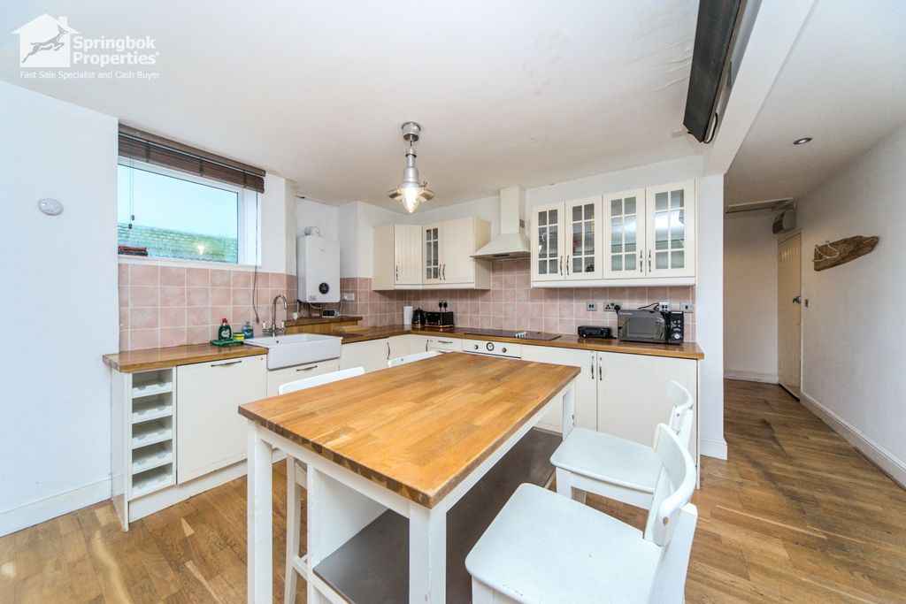 Property photo 3 of 11 Image 2