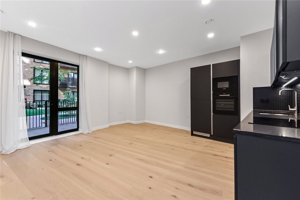 Property photo 1 of 18 Picture No. 03