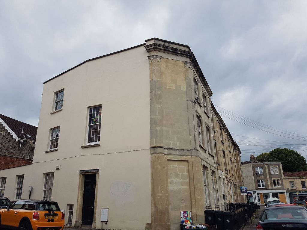 Property photo 1 of 11 Attractive Period Corner Building On A Quiet Stree...