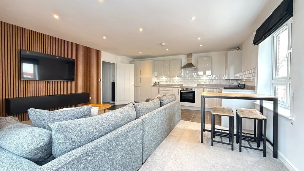 Property photo 1 of 5 Living/Kitchen