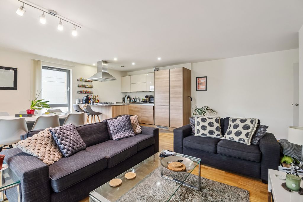 Property photo 3 of 14