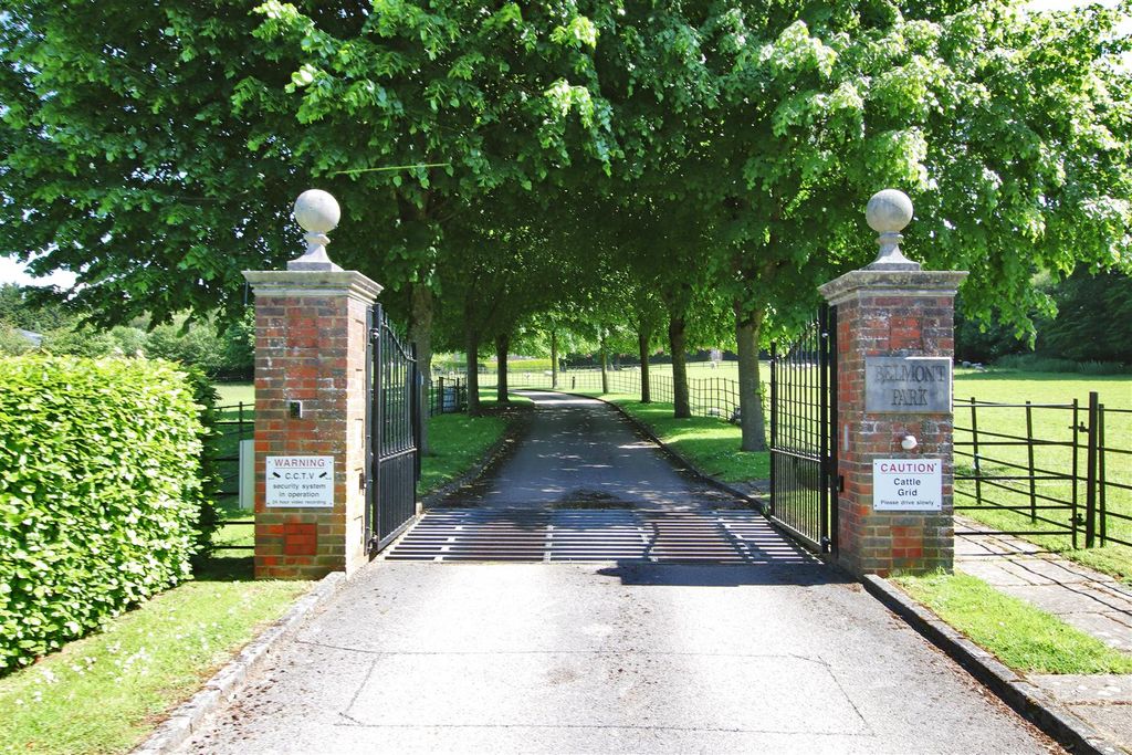 Property photo 2 of 28