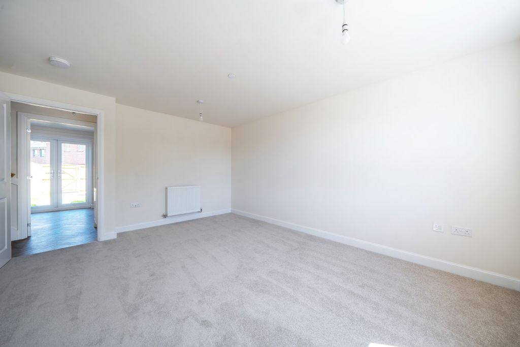 Property photo 2 of 23 Picture No. 18