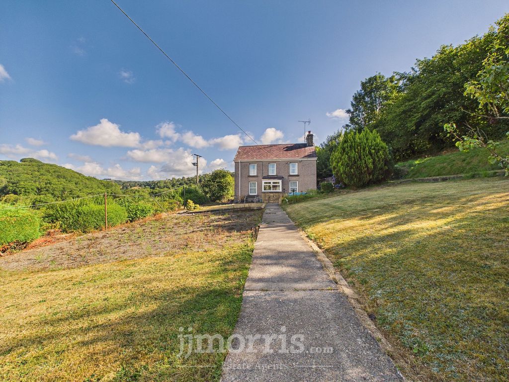 Property photo 2 of 40