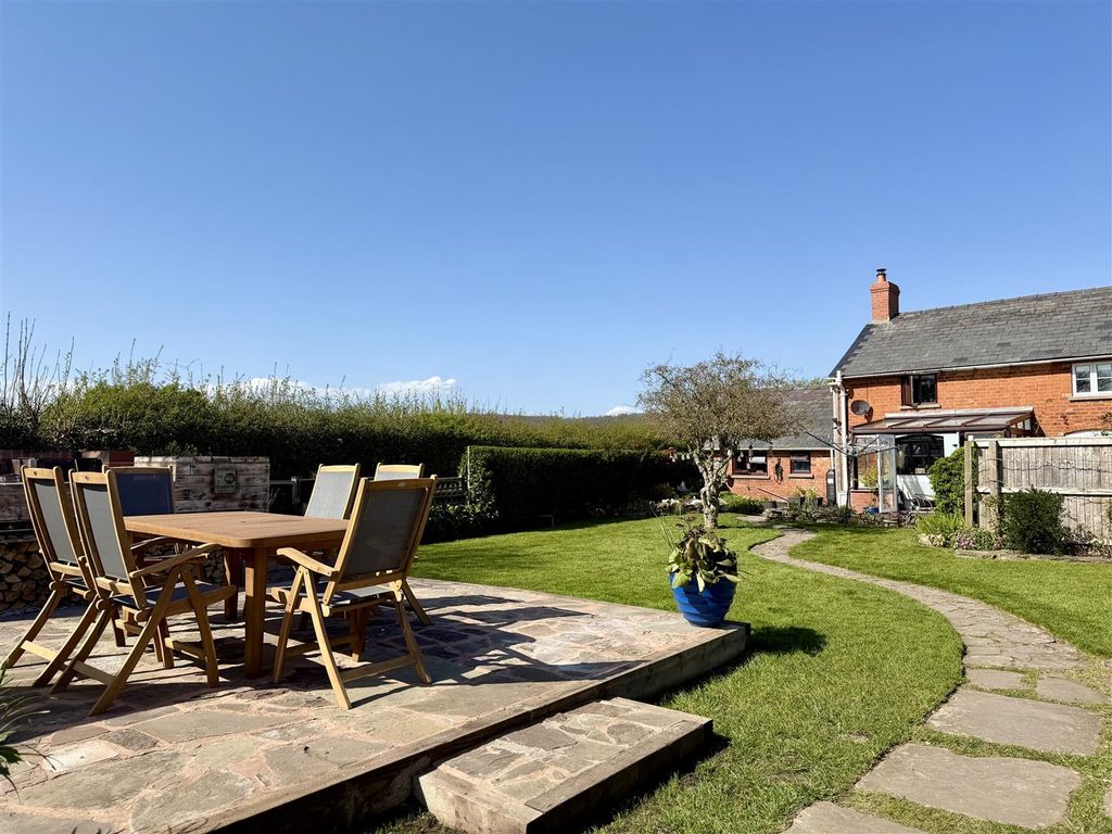 Property photo 2 of 40