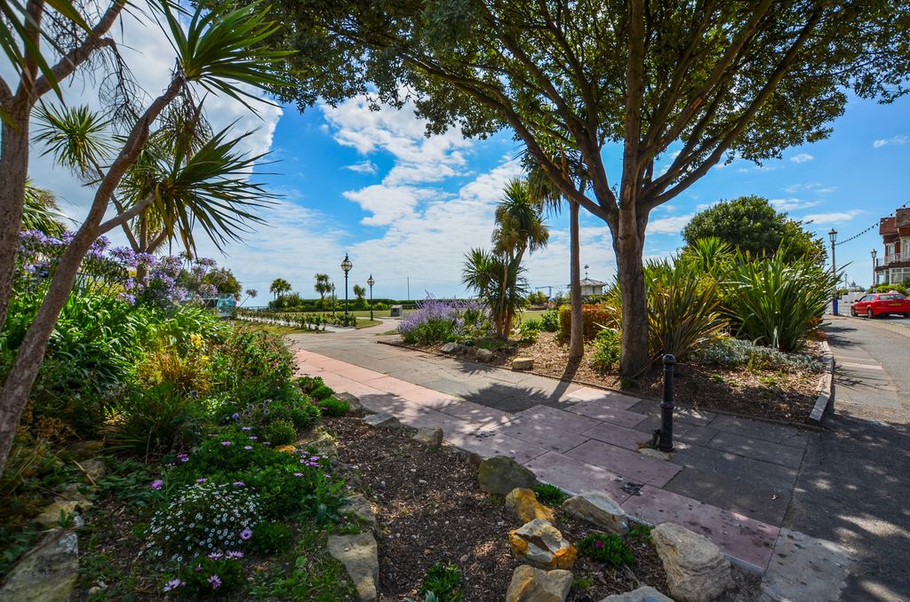 Property photo 3 of 43