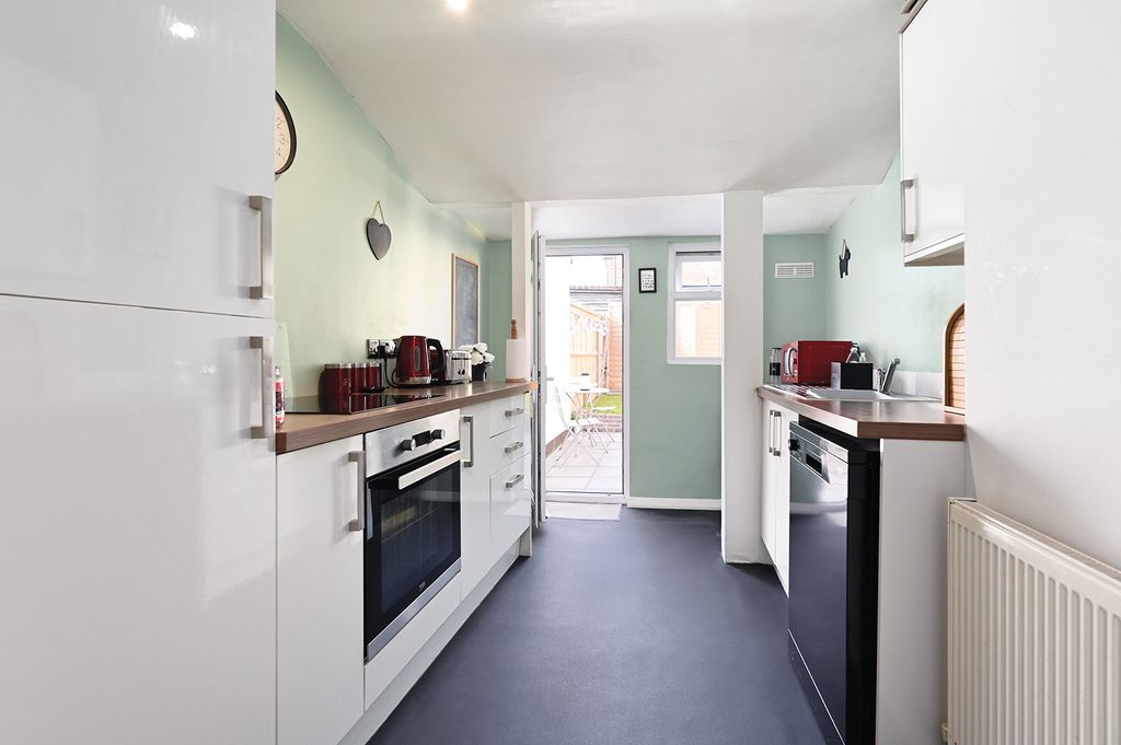 Property photo 2 of 11 Kitchen
