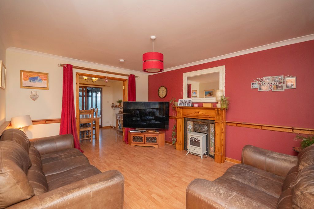 Property photo 2 of 24 Lounge