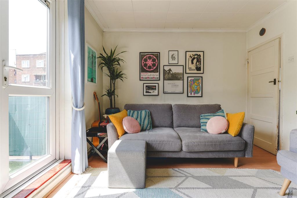 Property photo 1 of 18 Geffrye Court-5.Jpg