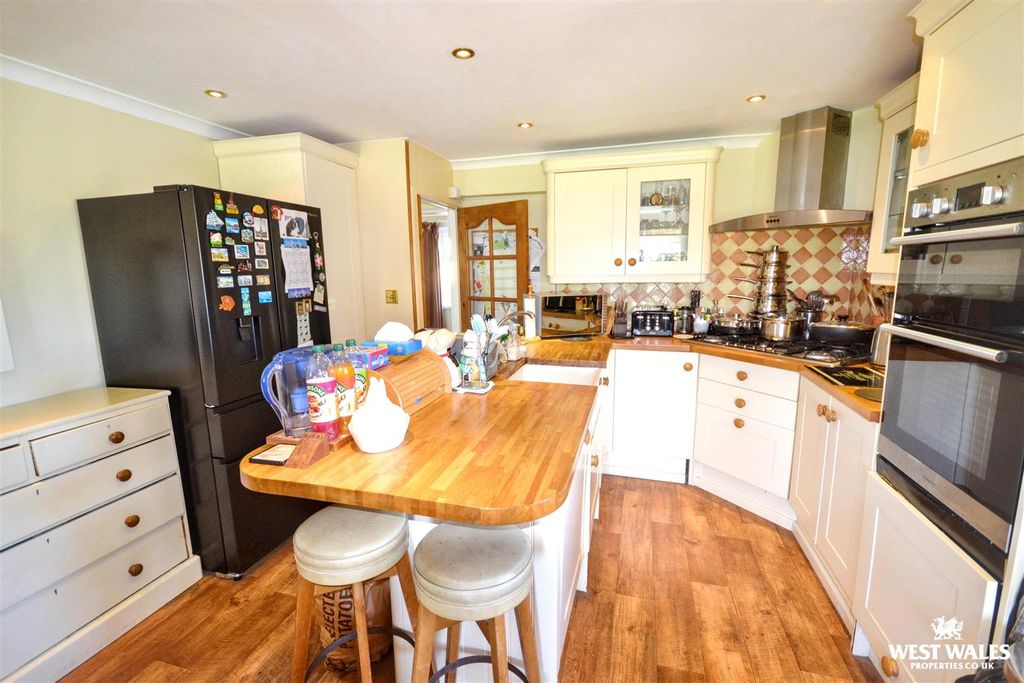 Property photo 3 of 28 9 (5).Jpg