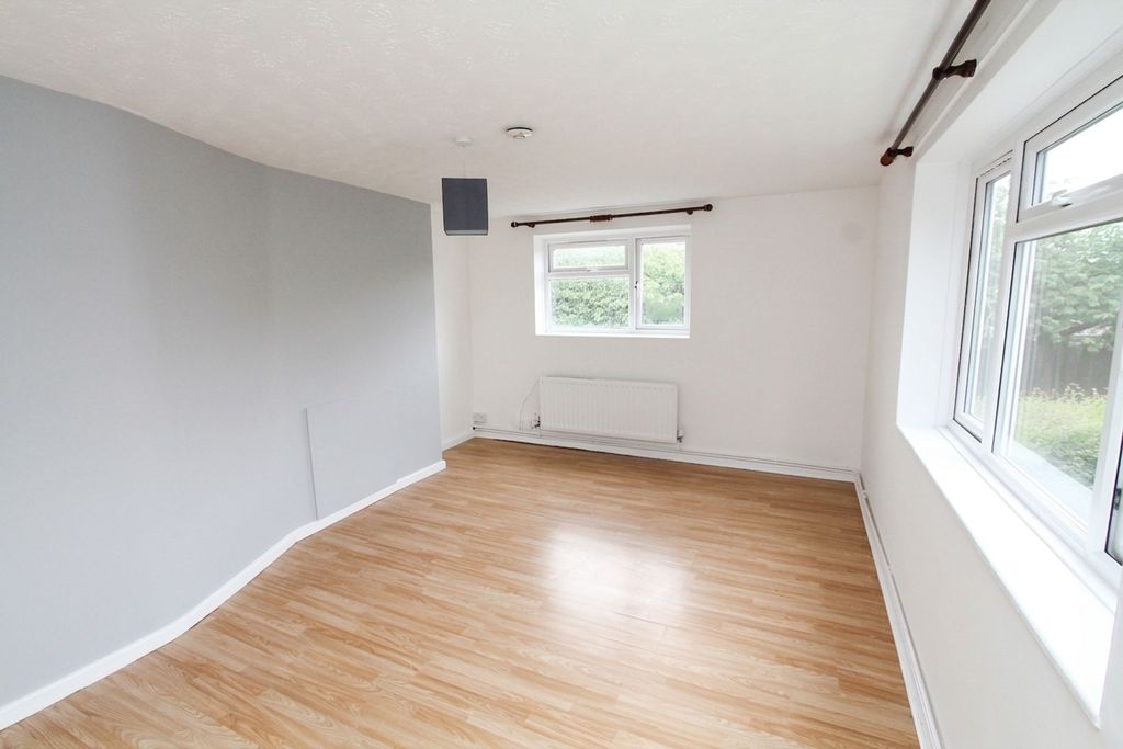 Property photo 2 of 10 Living Room