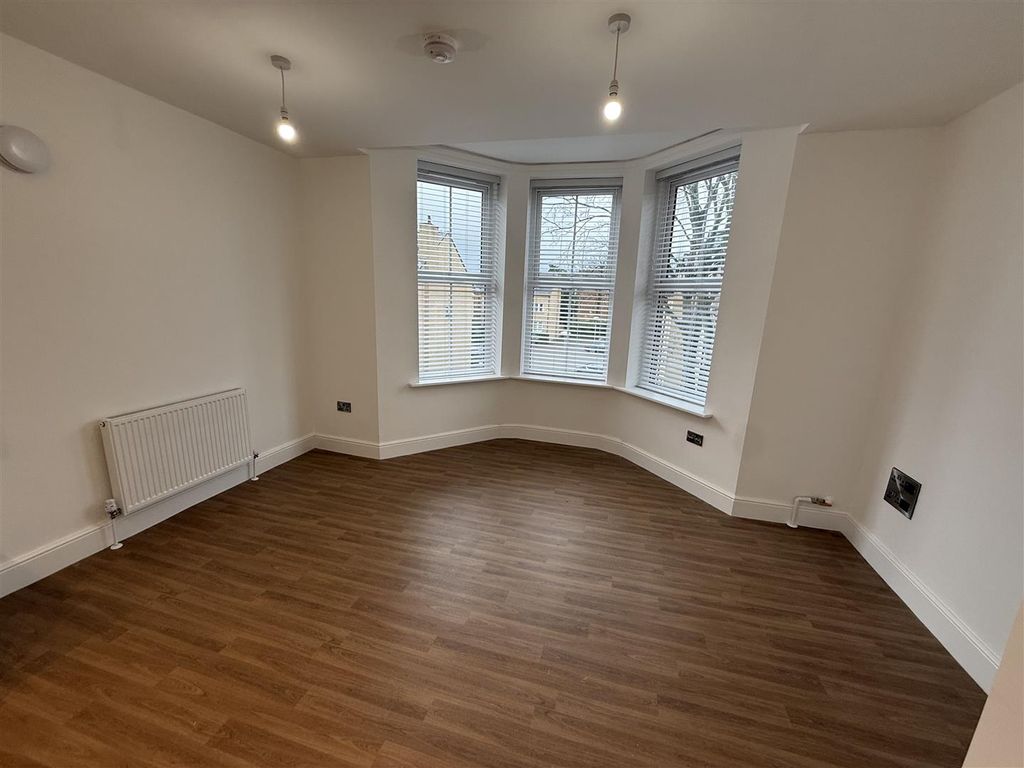 Property photo 2 of 7 Living.Jpg