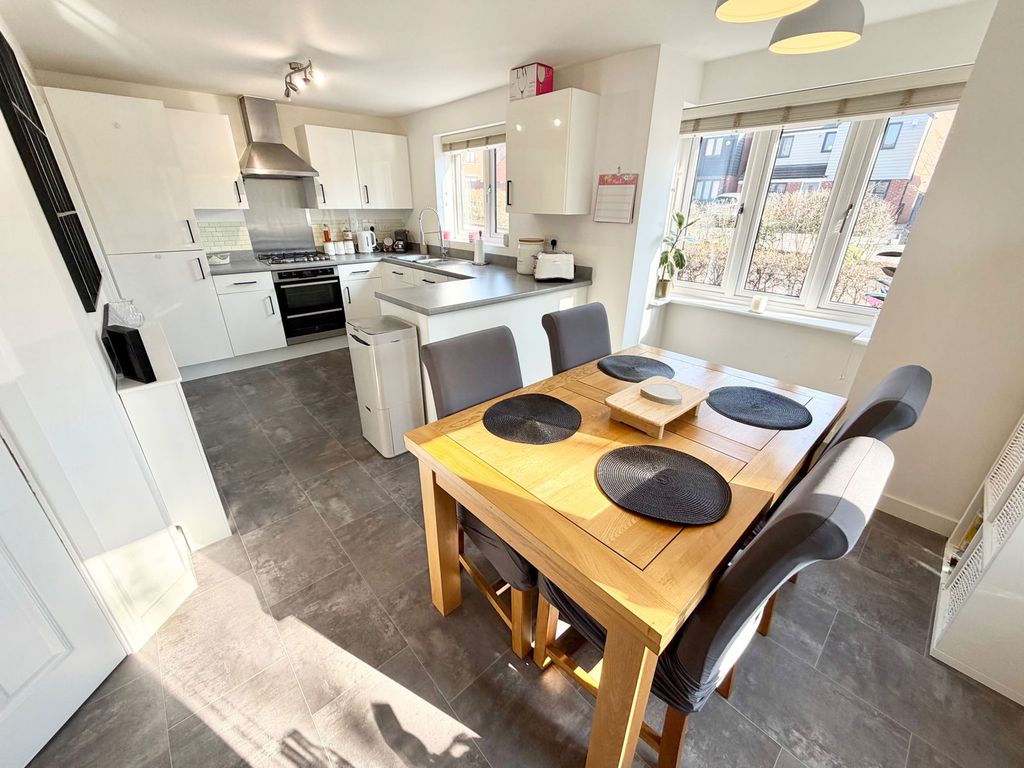 Property photo 3 of 34