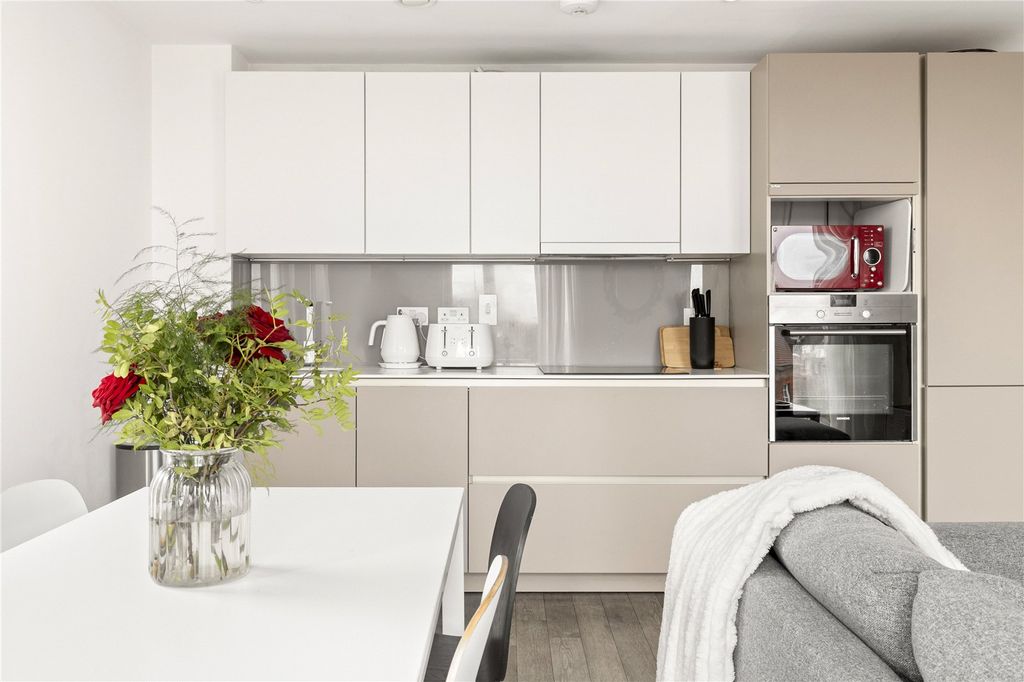 Property photo 2 of 9 Kitchen