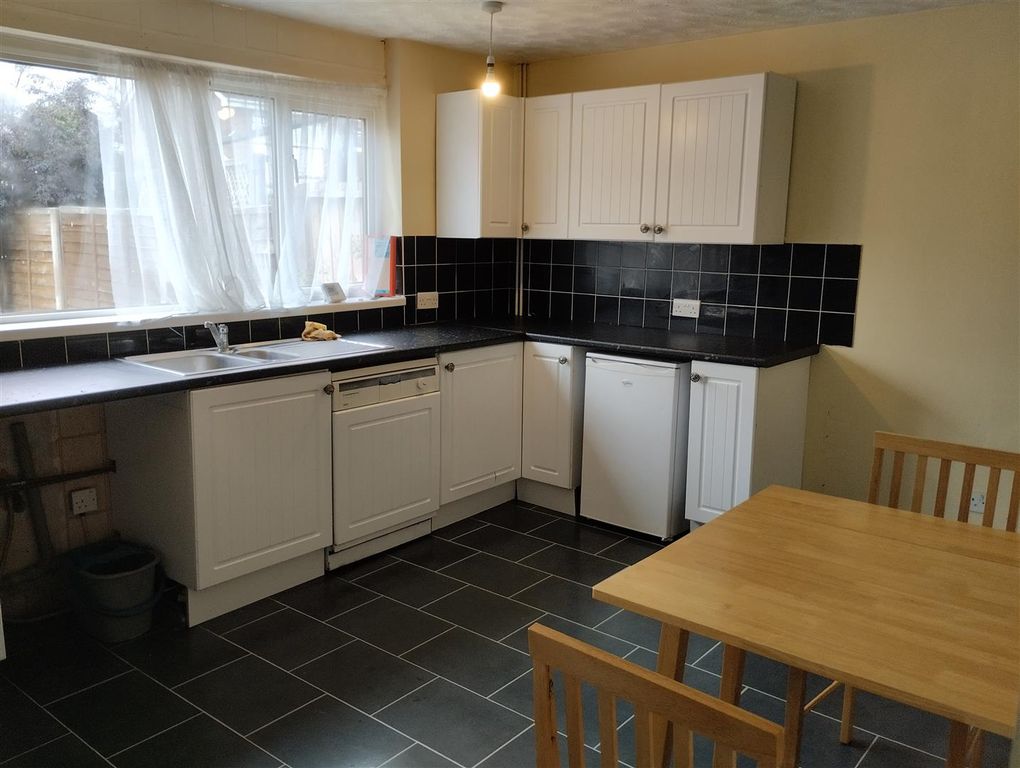 Property photo 3 of 14 Kitchen