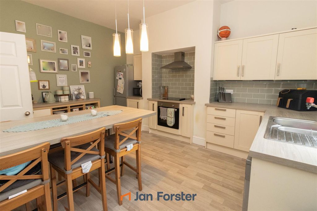 Property photo 3 of 11 Kitchen Dining Room