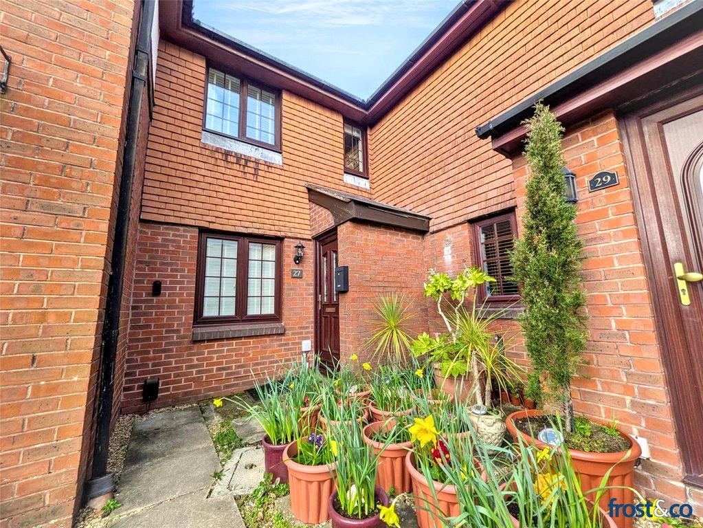 Property photo 1 of 14 Vallis Close