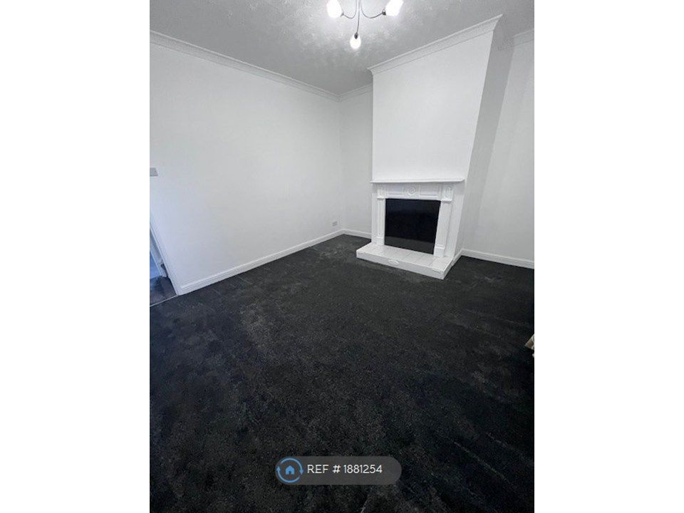 Property photo 3 of 10 Living Room