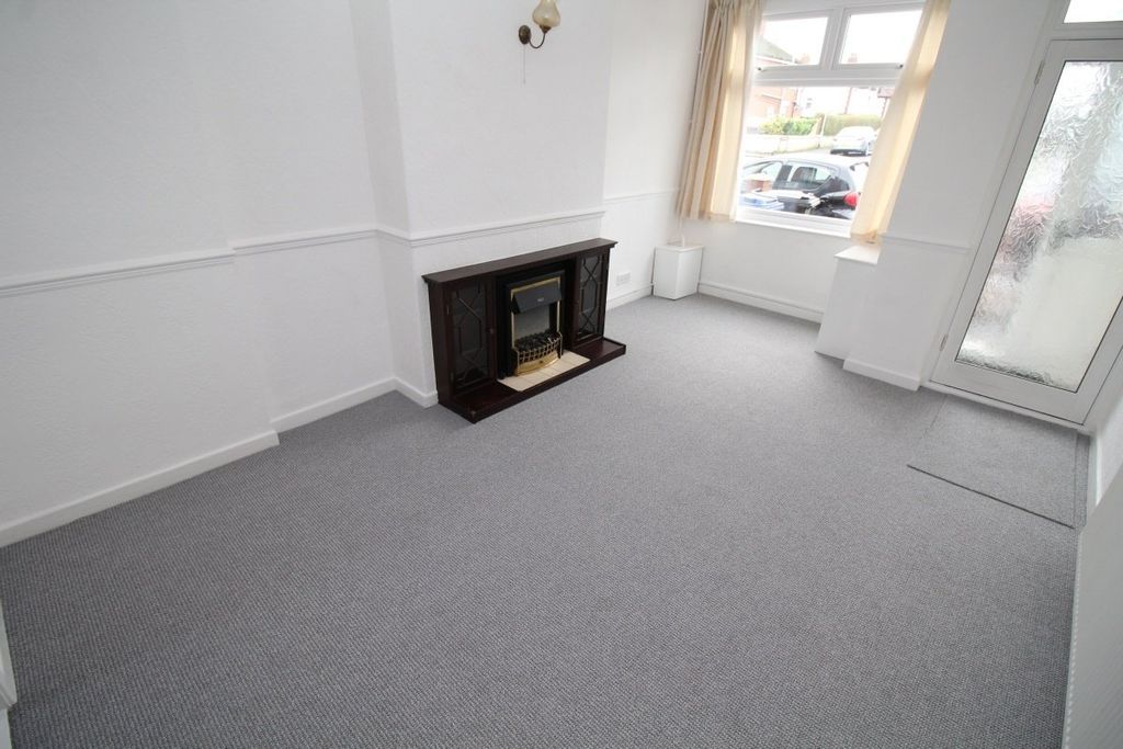 Property photo 2 of 13 Lounge