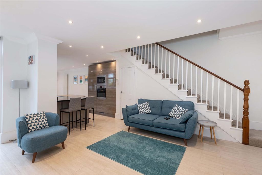 Property photo 2 of 16 Pembury Road_13.Jpg