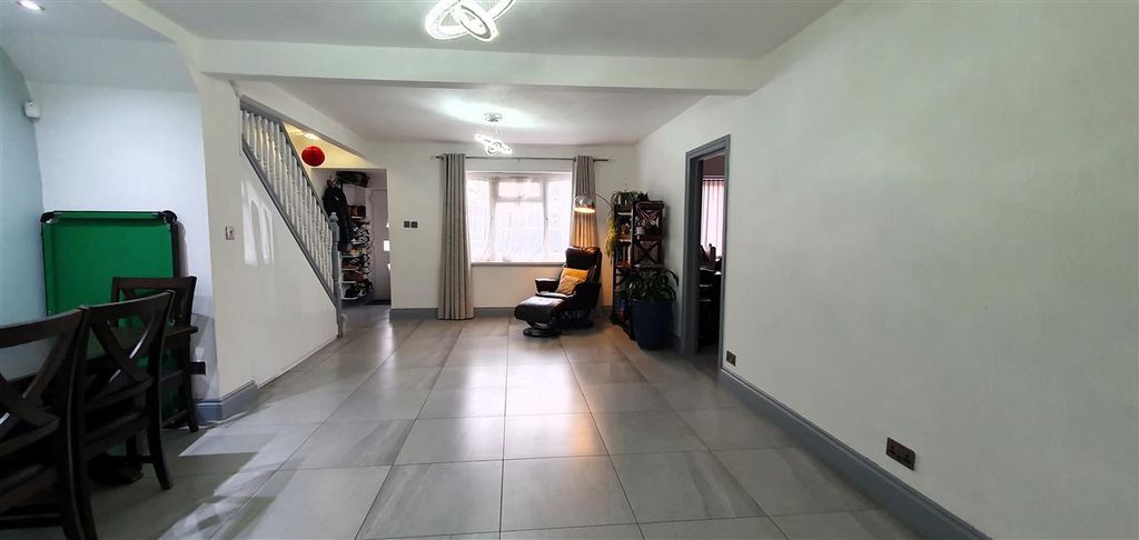 Property photo 2 of 20