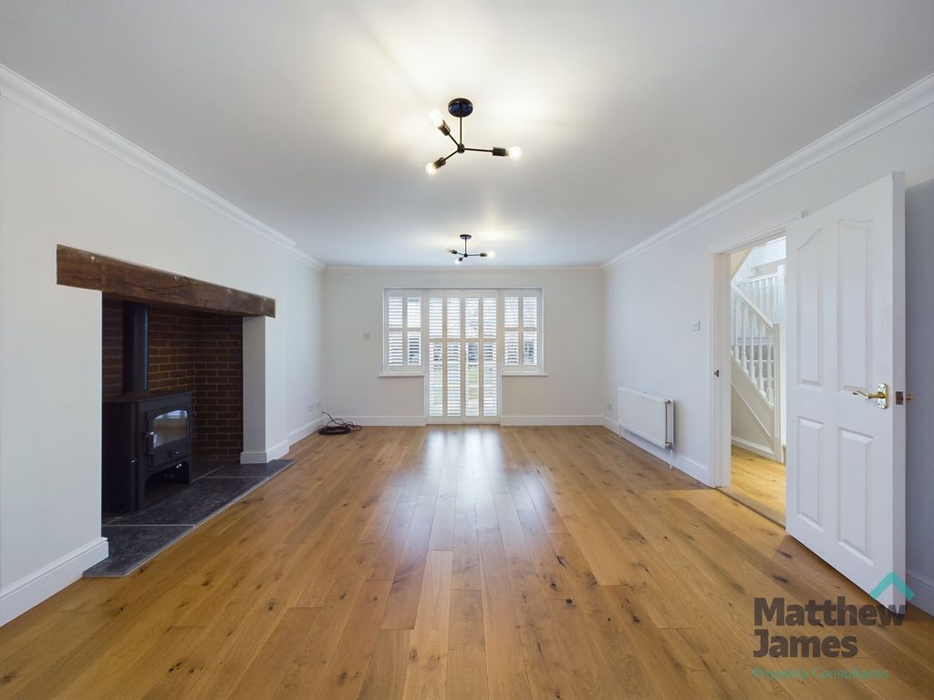 Property photo 2 of 28