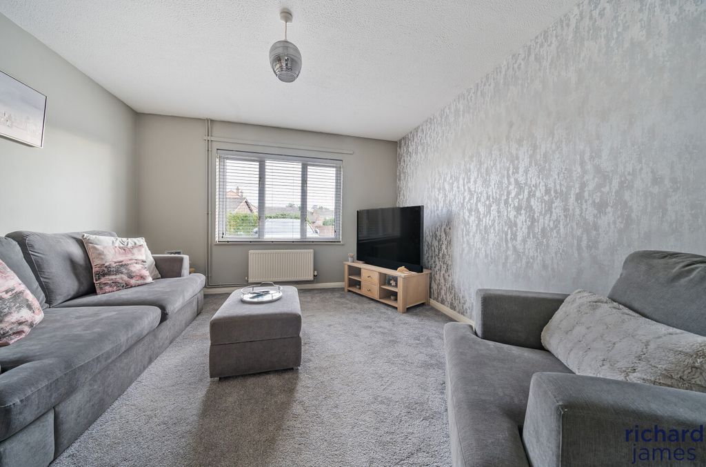 Property photo 3 of 18 2Afa4F40Bd6c428Cada115A4A6Ac56F4